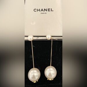 Iconic Chanel CC pearl drop earrings